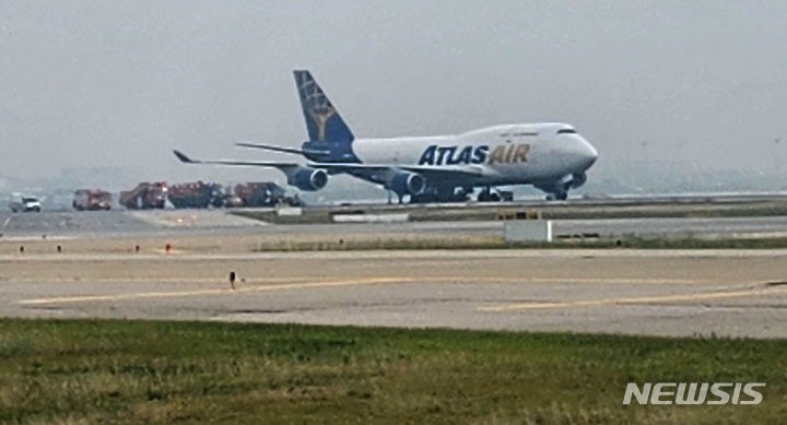 [속보] <b>인천공항 화물기</b> 타이어 펑크 '제1 활주로' 운영 중단