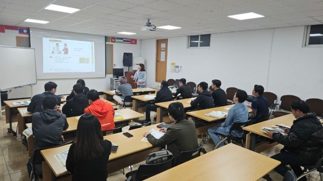 경남 창원 외국인근로자 지원센터 한국어 교육.(사진=경남도 제공) 2024.06.11. *재판매 및 DB 금지
