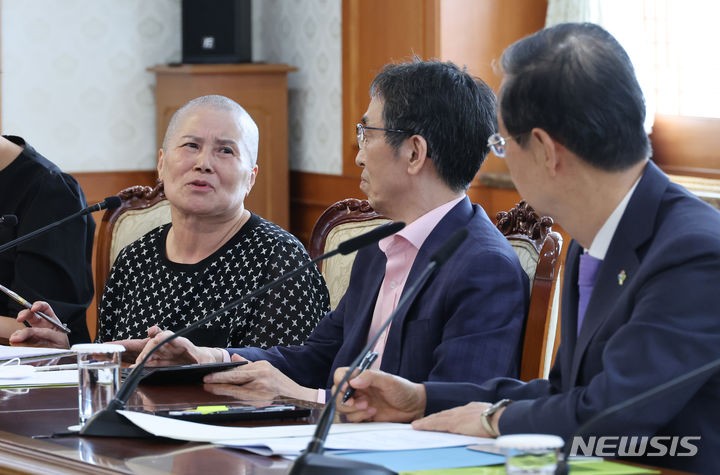 한<b>총리</b> "강경소수 휴진 거론…다수 <b>환자</b> 지킬것" <b>환자</b>가족 "고래싸움에 <b>환자</b> ...