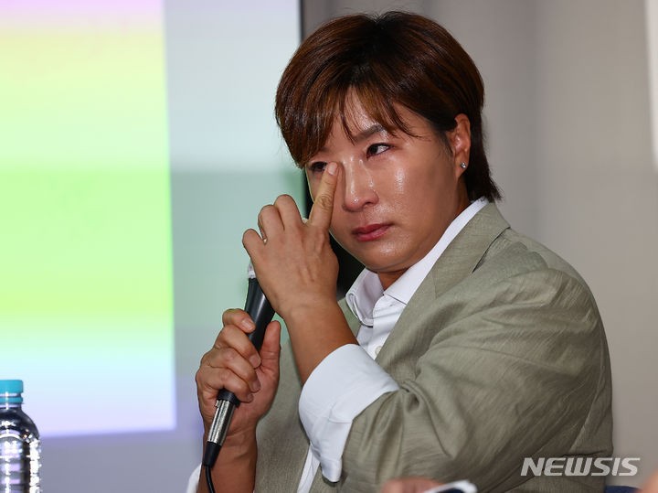 눈물보인 <b>박세리</b>…"부친 채무 더는 감당 안 돼"(종합)