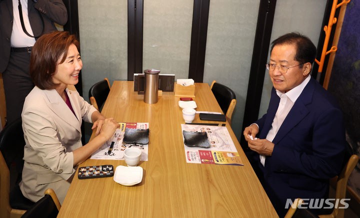 <b>홍준표</b> 예방하는 <b>나경원</b>