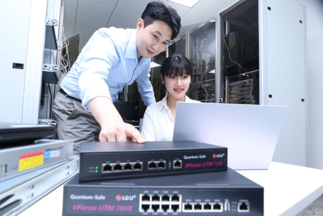U+ model introducing PQC-VPN (Photo=Provided by LG Uplus) *Resale and DB unauthorized.