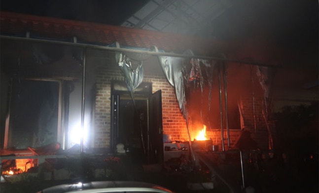 [Yeonggwang=Newsis] At 8:32 PM on the 23rd, a fire broke out in a house in Yeonggwang-gun, Jeollanam-do, and the fire department is extinguishing the fire. (Photo provided by Yeonggwang Fire Department) 2024.06.24. photo@newsis.com *Prohibition of resale and DB