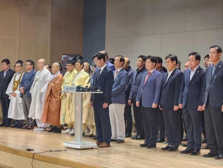고개 숙인 <b>밀양</b>…집단성폭행 항소심 앞둔 충주도 술렁