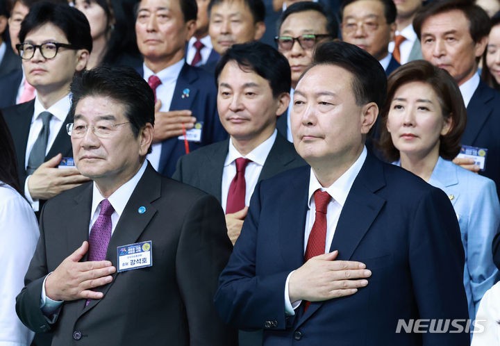 윤 "북한, 감히 대한민국 넘볼 수 없게…힘으로 <b>자유</b>와 <b>번영</b> 지킬 것"(종합)