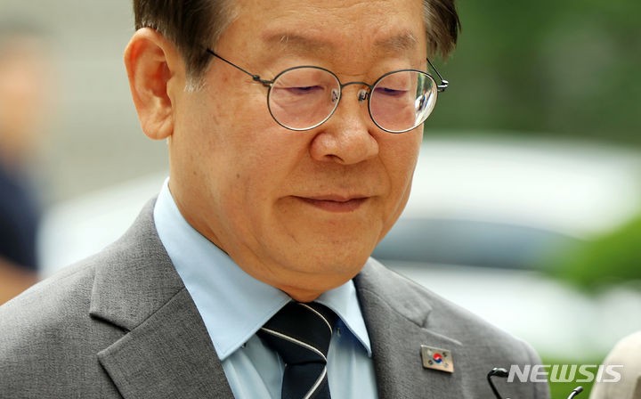 검찰 '법카 유용 의혹' <b>이재명</b> 전 대표 <b>부부</b> 소환 통보(종합)