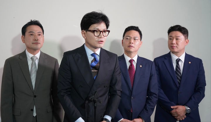 친한계, '제2 <b>연판장</b>' 논란에 "구태정치…당 무너뜨리는 자해극"