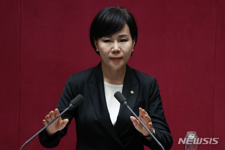 <b>전현희</b> 민주 <b>최고위원</b> 출마…"<b>이재명</b> 지키는 수석 변호인"