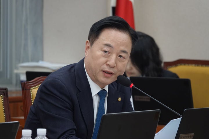 <b>김두관</b>, <b>민주당</b> 대표 <b>출마</b>…이재명 겨냥 "민주주의 파괴 병 키워"