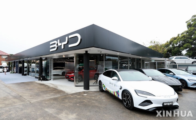 [Sydney=AP/Newsis] China's BYD, the world's largest electric vehicle manufacturer, plans to invest in building a large-scale production plant in Turkey.&#65279;&#65279; This photo shows a BYD store in Sydney, Australia.