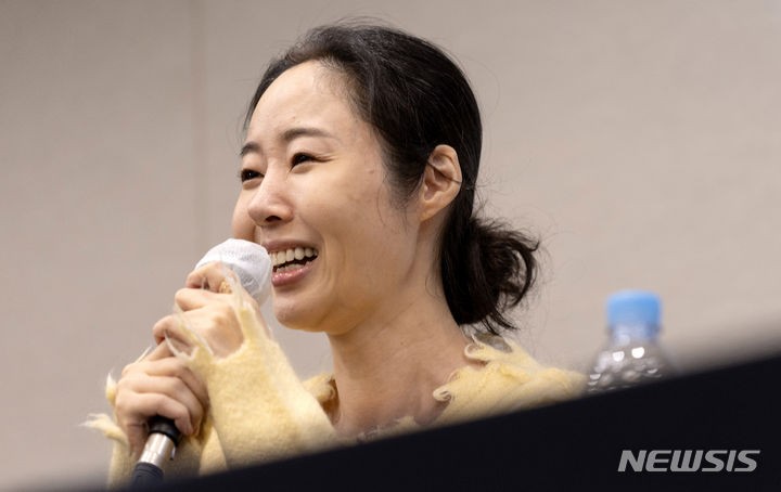 '배임 혐의' <b>민희진</b> 대표, 용산<b>경찰</b>서 <b>출석</b>…첫 피고발인 조사