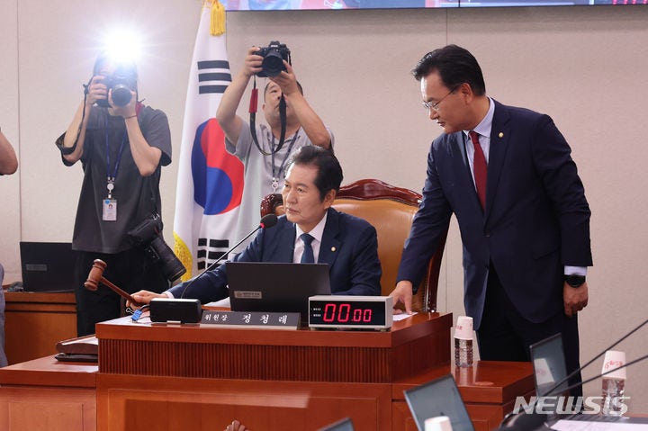 '윤 <b>탄핵 청원</b>' 130만명 넘어…민주, 채상병 1주기 <b>탄핵</b> 청문회로 총공세