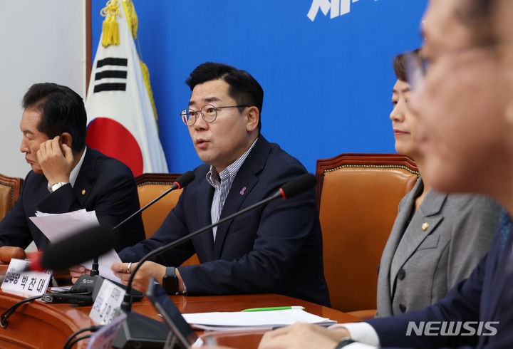 발언하는 <b>박찬대</b> <b>직무대행</b>