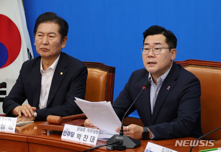 발언하는 <b>박찬대 직무대행</b>