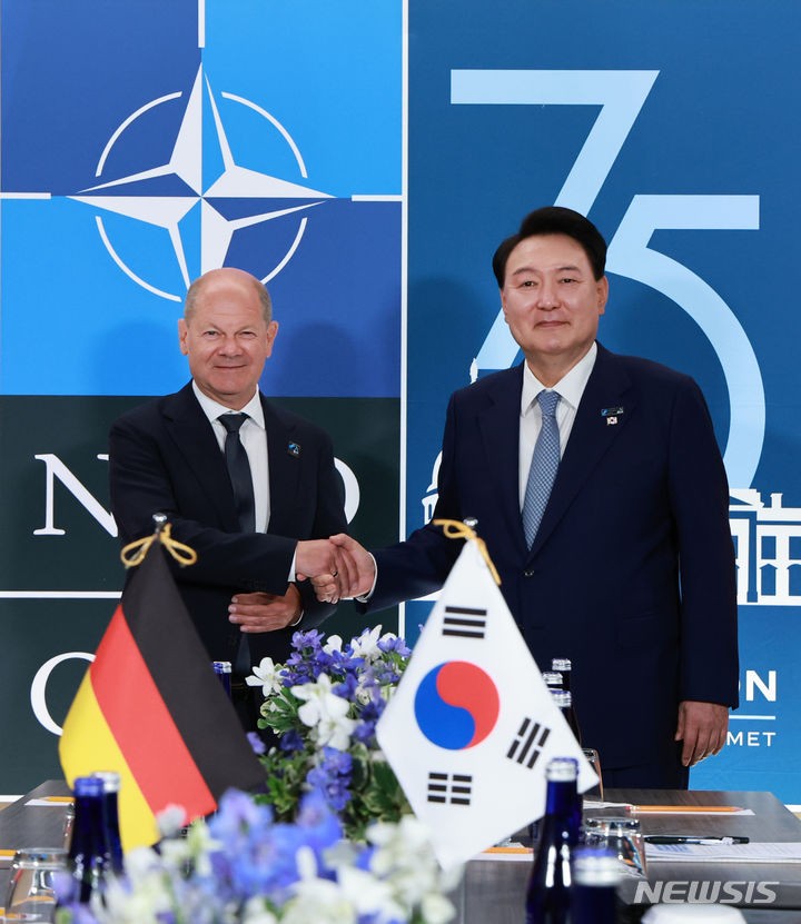 한-독 정상 "러-북 군사<b>협력 엄중</b> <b>우려</b>…단호 대처"