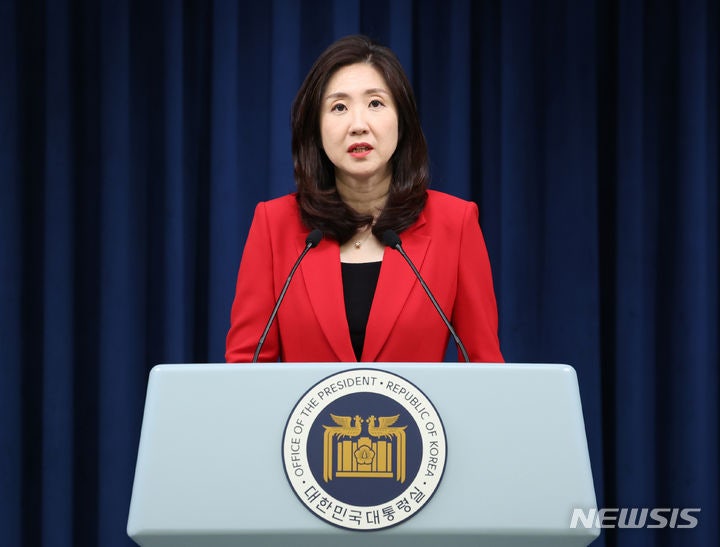 윤, 신임 통일부 차관에 <b>김수경</b> <b>대통령실</b> 대변인 내정…<b>대통령실</b> 대변인에 정...