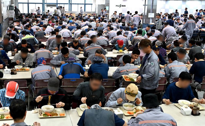 HJ중공업, <b>초복</b> 맞아 전 직원에 <b>삼계탕</b> 대접