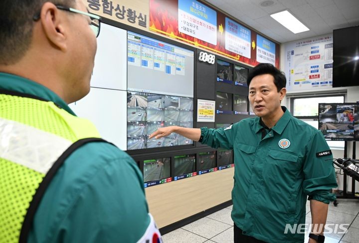 <b>오세훈</b>, '장마 북상' <b>지하차도</b> 점검…"침수사고 대비 만반의 준비"