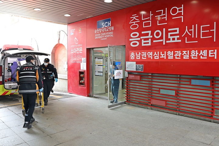 <b>순천향대천안병원 응급</b>실 일시중단…"전문의 절반 사직"