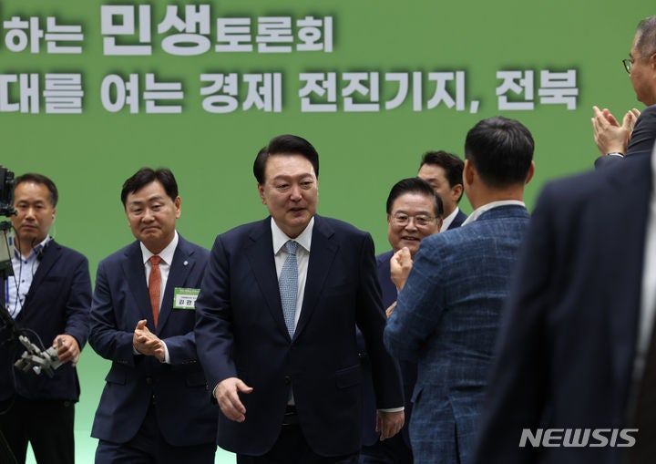 정부, <b>전북</b> '첨단산업 거점' 육성한다…새만금 산업용지 확대도