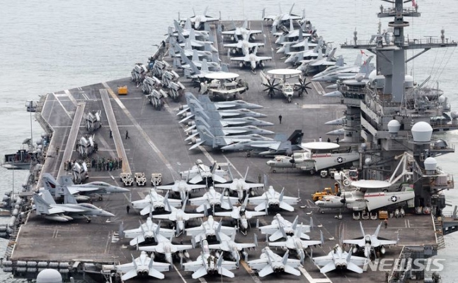 [Busan=Newsis] Reporter Ha Gyeong-min = The U.S. Navy's nuclear-powered aircraft carrier 'Theodore Roosevelt'(' class=
