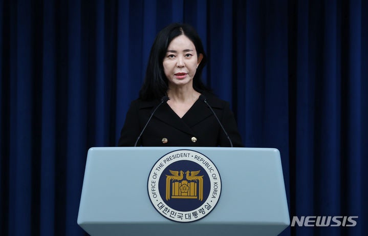 <b>대통령실</b> "<b>오물풍선</b> 실시간 감시해 조치…심각성 인지"(종합)