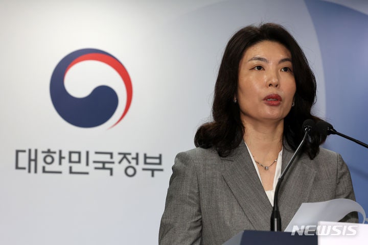 윤, 신설 <b>저출생수석에</b> '40대 워킹맘' <b>유혜미 교수</b> 내정