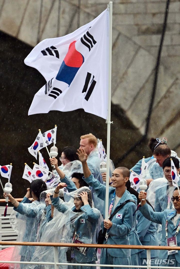 한국을 북한으로 소개…<b>장미란</b> 차관, 바흐 IOC <b>위원장</b>에 면담 요청[파리 2024...