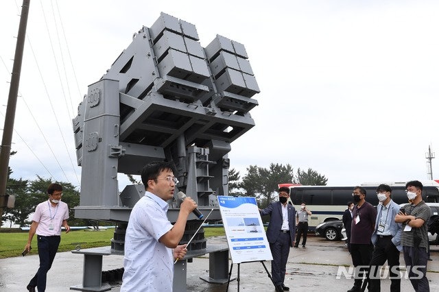 해군 <b>유도로켓</b> <b>비룡</b>, 모의테스트 중 오발사…"인·물적 피해 없어"