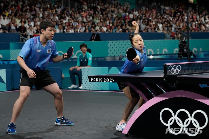 <b>신유빈</b>-<b>임종훈</b>, 만리장성에 막혀 <b>탁구</b> 혼복 결승행 좌절[파리 2024]