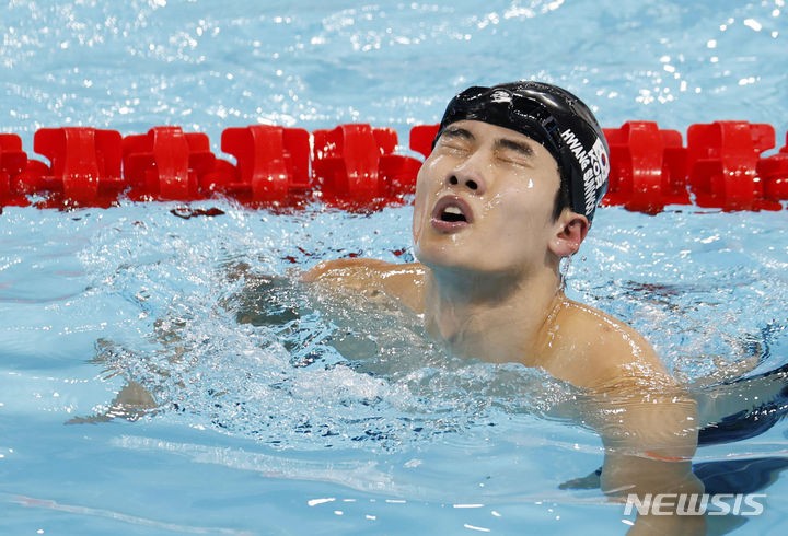 <b>황선우</b>, <b>자유형</b> 100m 예선 전체 16위…턱걸이로 준결승행(종합)[파리2024]