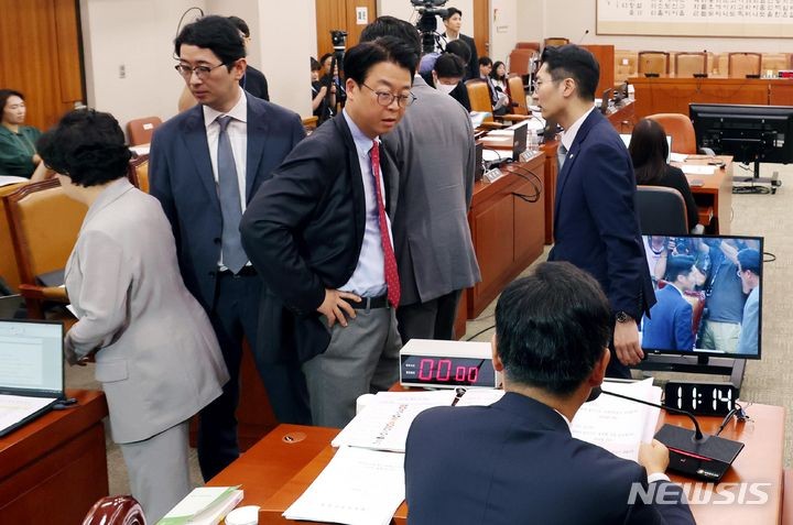 <b>정청래</b>, 법사위 중 <b>곽규택</b> '지가 뭔데'에 "사과 전까지 <b>발언권</b> 중지"