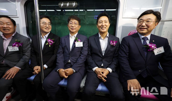 <b>오세훈</b>, <b>별내선 개통식</b> 참석…"혼잡도 완화 위해 추가 투입"
