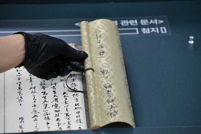 [Seoul=Newsis]The Cultural Heritage Administration brought back the 'Independence-Related Cultural Heritage Documents' from overseas through the Cultural Heritage Foundation to Korea on the 14th at the National Palace Museum in Jongno-gu, Seoul. 