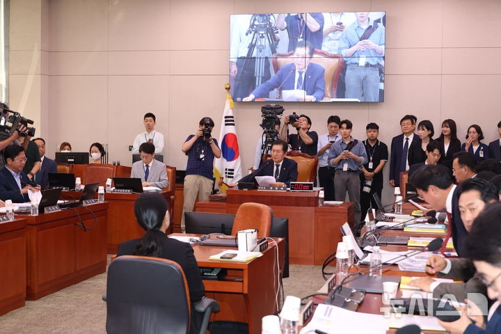 여 "탄핵병" 야 "탄핵 방해 말라"…<b>검사</b> 탄핵 청문회 50분만에 정회