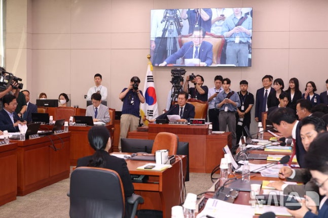 [Seoul=Newsis] Reporter Go Seung-min = Jung Cheong-rae, chairman of the National Assembly's Legislation and Judiciary Committee, is presiding over the investigation hearing on the impeachment case of Prosecutor Kim Young-chul at the 417th National Assembly interim session 1st Legislation and Judiciary Committee held at the National Assembly in Yeouido, Seoul on the 14th. 2024.08.14.