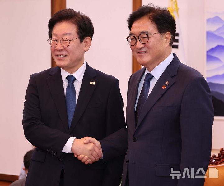 <b>이재명</b> "정부 독선 심해"…<b>우원식</b> "영수회담 빨리 성사돼야"