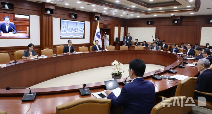 <b>한덕수 총리</b>, <b>국정현안관계장관회의</b> 주재