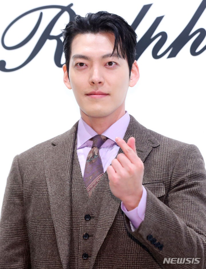 배우 <b>김우빈</b>, 25년간 딸 찾던 '송혜희 父' 빈소에 <b>조화</b>