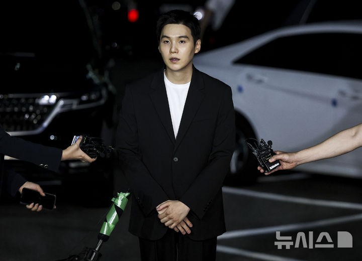 '스쿠터 <b>음주운전</b> 혐의' BTS 슈가, 검찰 <b>송치</b>