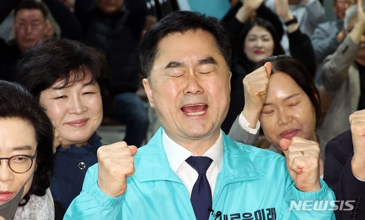 세종갑 <b>김종민</b> 의원, <b>새로운미래 탈당</b>…무소속 활동