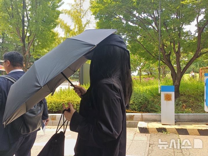 '<b>장원영</b> 비방' <b>탈덕수용소</b> 또 기소…女아이돌 외모 비하
