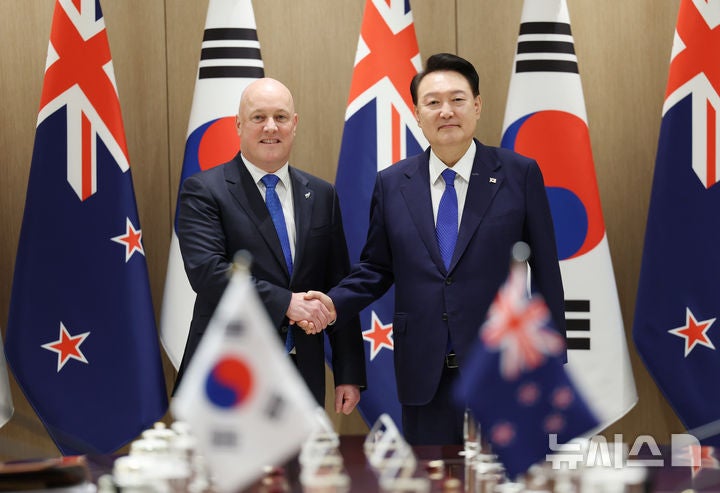 윤 <b>대통령</b>, 크리스토퍼 럭슨 <b>뉴질랜드</b> <b>총리</b>와 정상회담[뉴시스Pic]