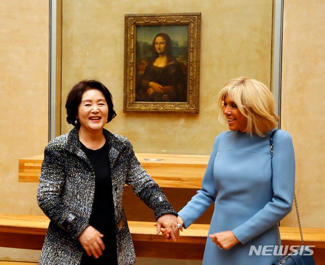 검찰, '<b>김정숙 샤넬</b> 재킷' 의혹 관련 전 프랑스<b>문화원장</b> 재소환
