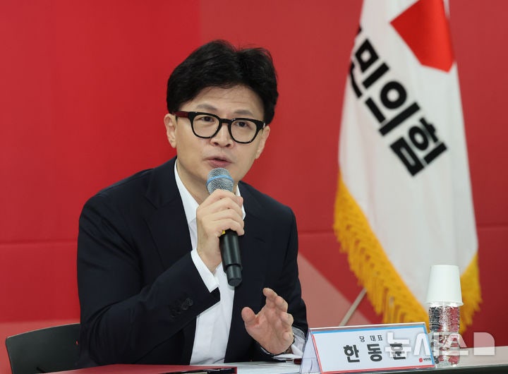 <b>한동훈</b> "<b>의사</b>는 <b>정부</b>의 적 아냐…일부 관계자 상처주는 발언 유감"