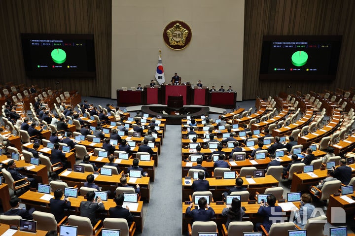 <b>특검법</b>·<b>지역화폐법</b> '거부권→재표결' 수순…여 8표 이탈 없으면 폐기