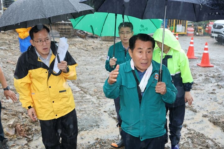 나동연 양산시장, 폭우 재해취약지 긴급 <b>점검</b>…총력 대응 당부