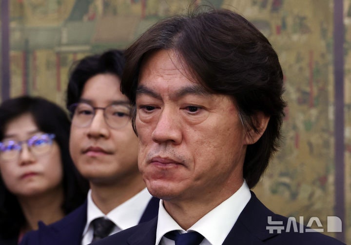 "<b>축구</b> 관련 없는 영세 상인"…<b>홍명보</b> '단골 빵집' 사장의 호소