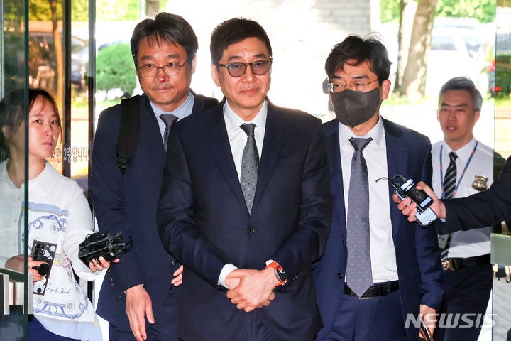 경찰, '횡령·배임 <b>혐의</b>' <b>이호진</b> 전 <b>태광</b> 회장 검찰 송치