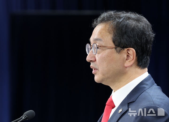 <b>정승윤</b> <b>권익위</b> 부위원장 오늘 사직…'김 여사 명품백 의혹' 등 지휘